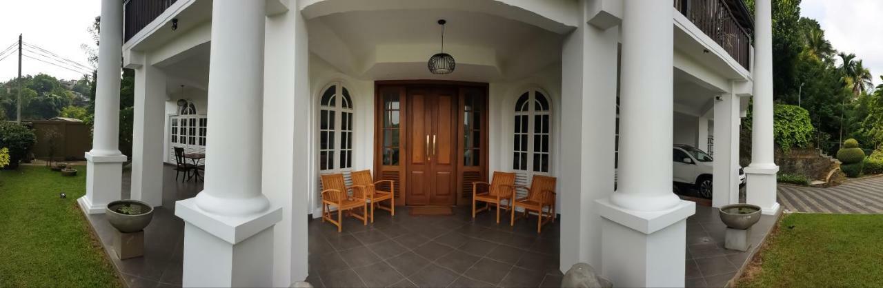 Samindra Villa Kandy Buitenkant foto